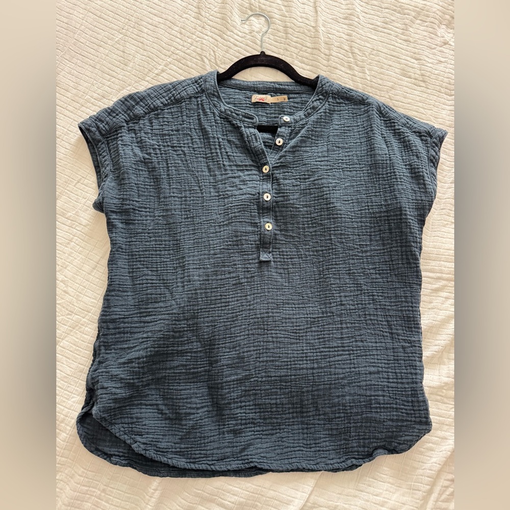 Faherty brand women’s top in size small